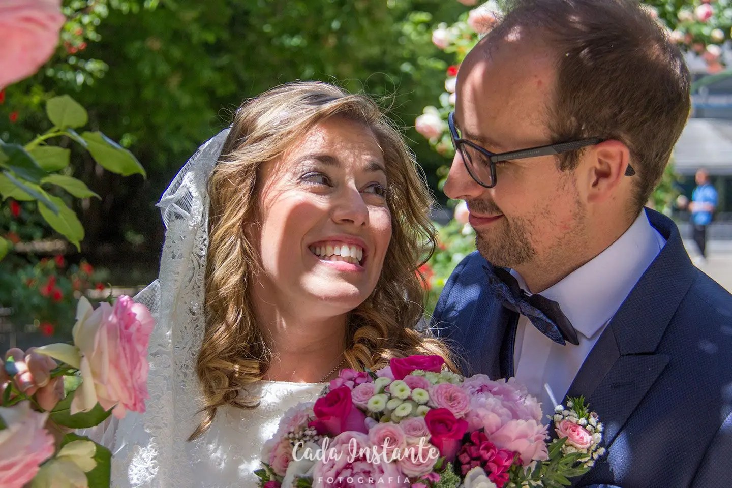Felicidad casados. Fotos de recién casados Campo Grande Fotógrafo Boda Valladolid